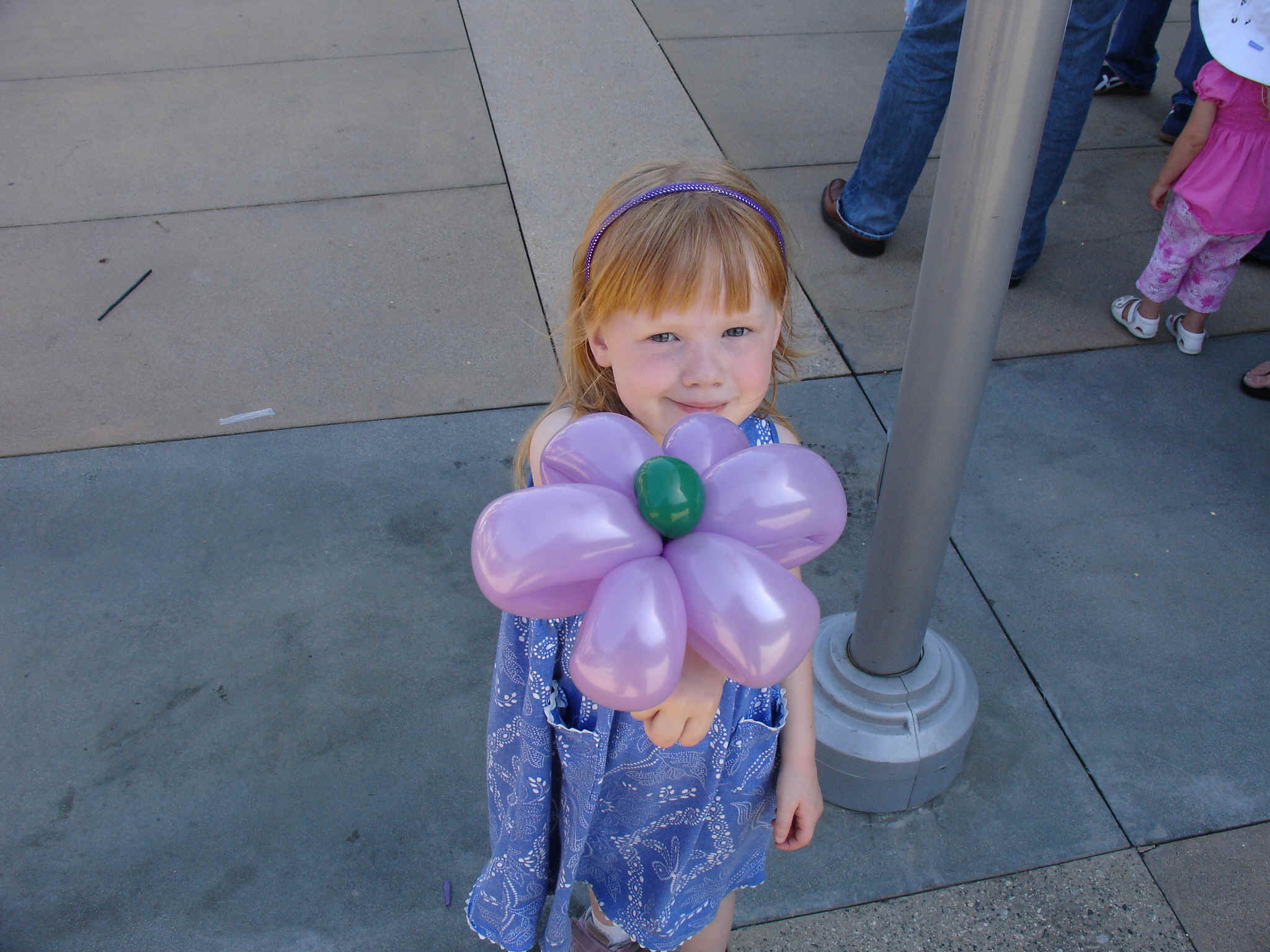 Paige with balloons.JPG (1496340 bytes)