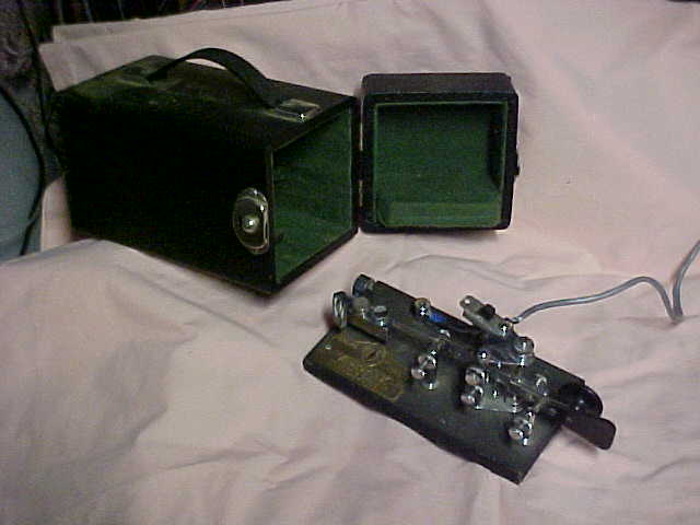 Vibroplex Bug with case.JPG (24890 bytes)