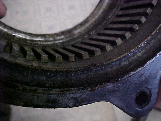 Brake-engage grooves - pre-clean.JPG (30242 bytes)